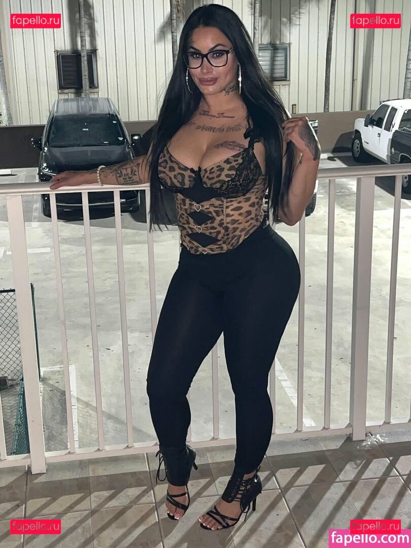 Skarlett Nikole / Skarlette Nikole / real_skarlett_nikole / spookyspice_xo Onlyfans Photo Gallery 