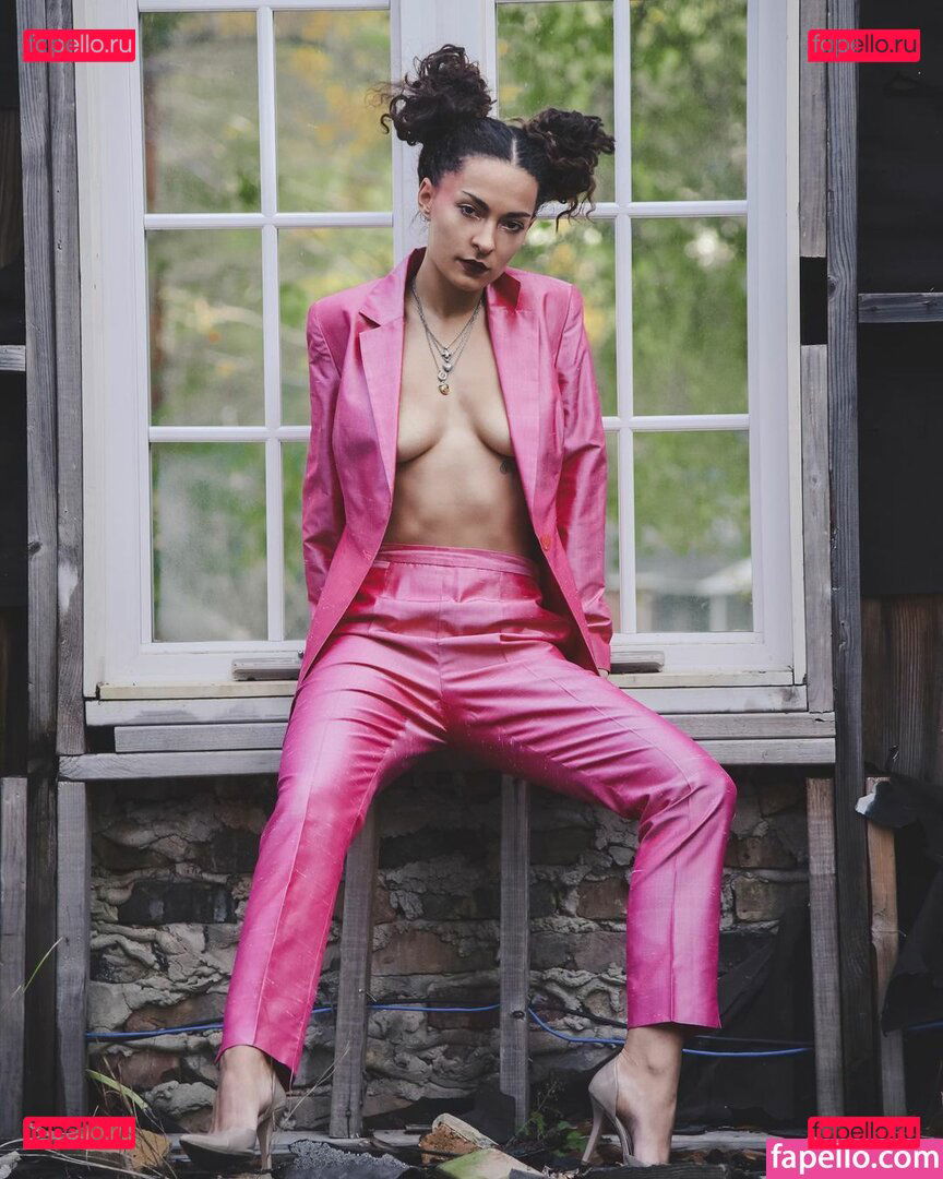 Rava Banks / Rava Banks / ravalavabanks / ravalavabanks Onlyfans Photo Gallery 