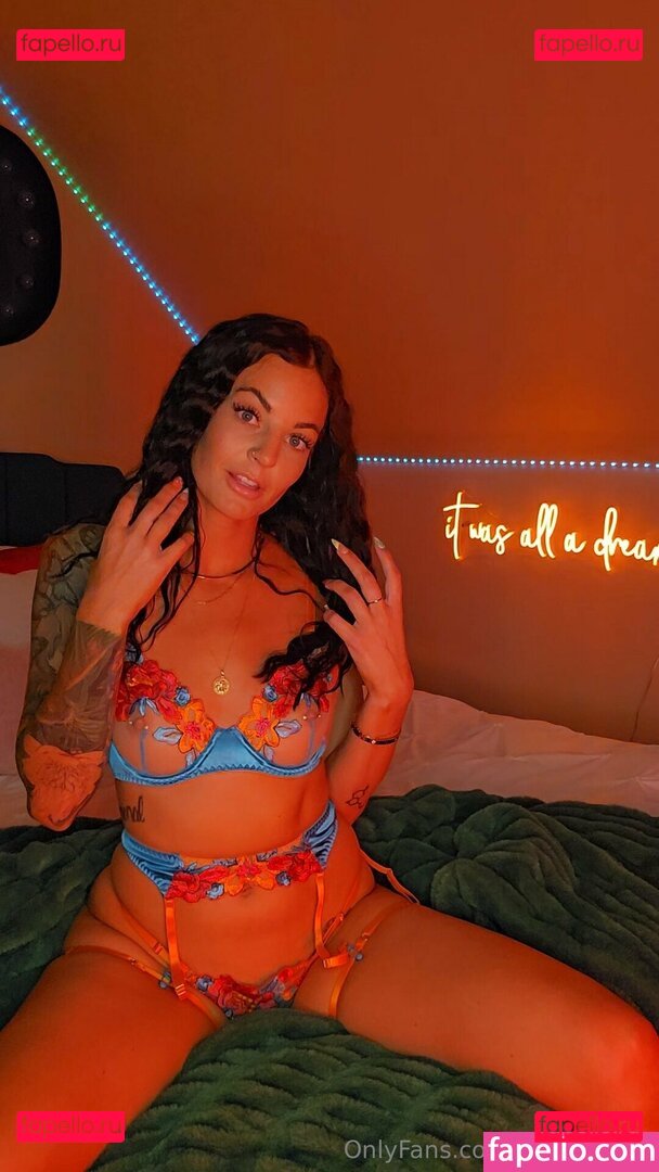 dove.citrine / dovecitrine Onlyfans Photo Gallery 