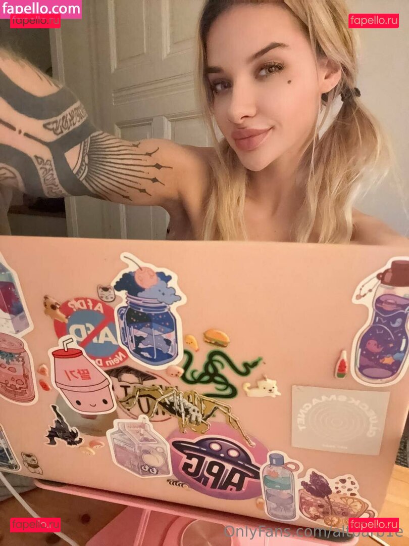 iamspiderbby Onlyfans Photo Gallery 