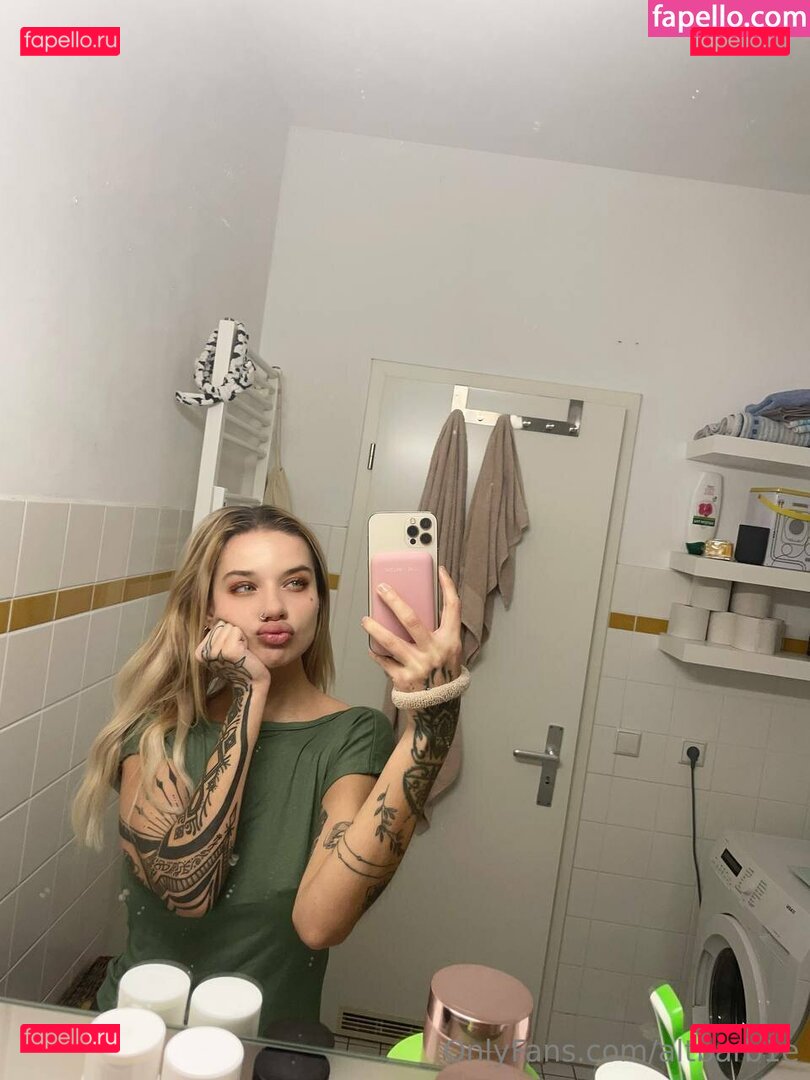 iamspiderbby Onlyfans Photo Gallery 