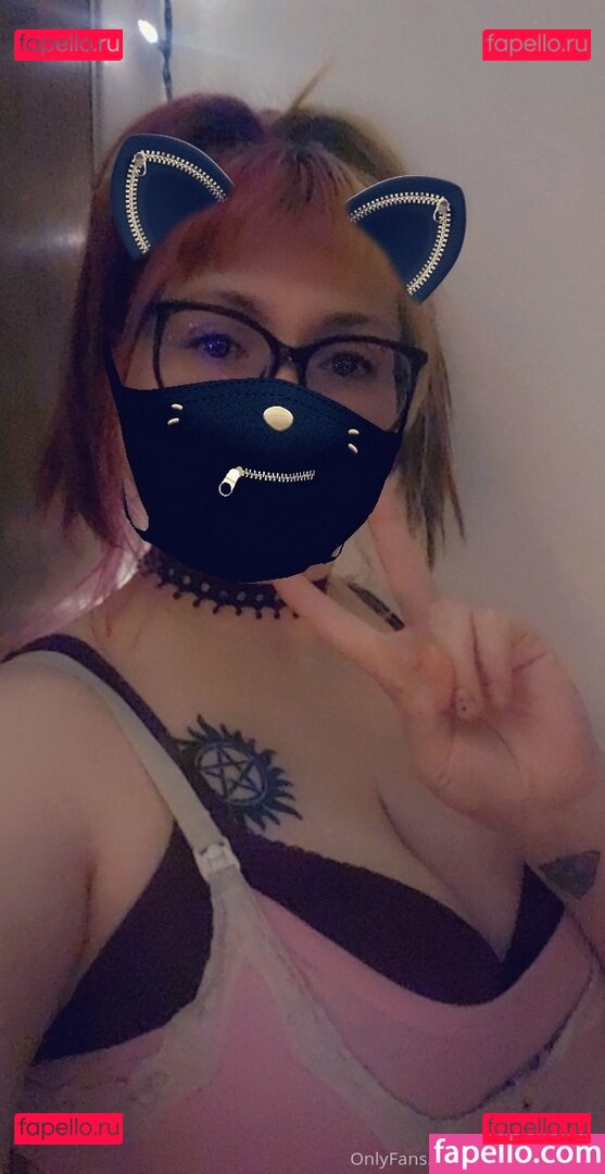 manwhosmile / vvpurplerosevv Onlyfans Photo Gallery 