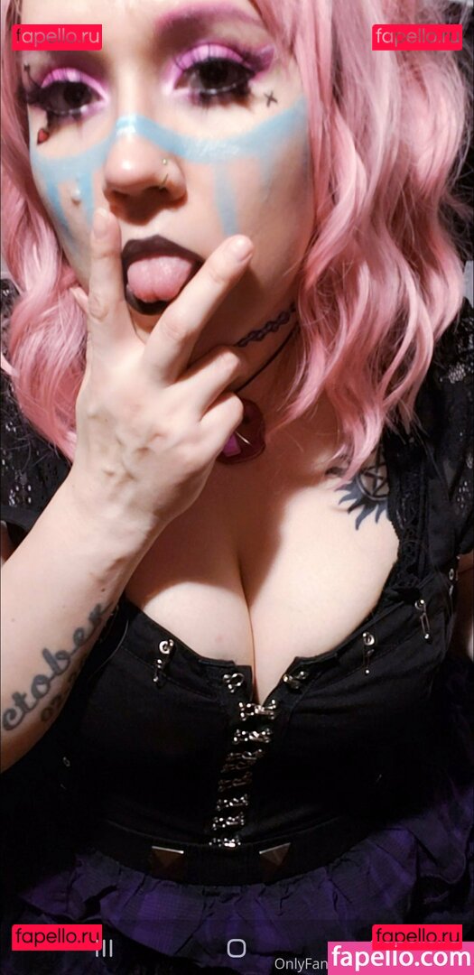 manwhosmile / vvpurplerosevv Onlyfans Photo Gallery 