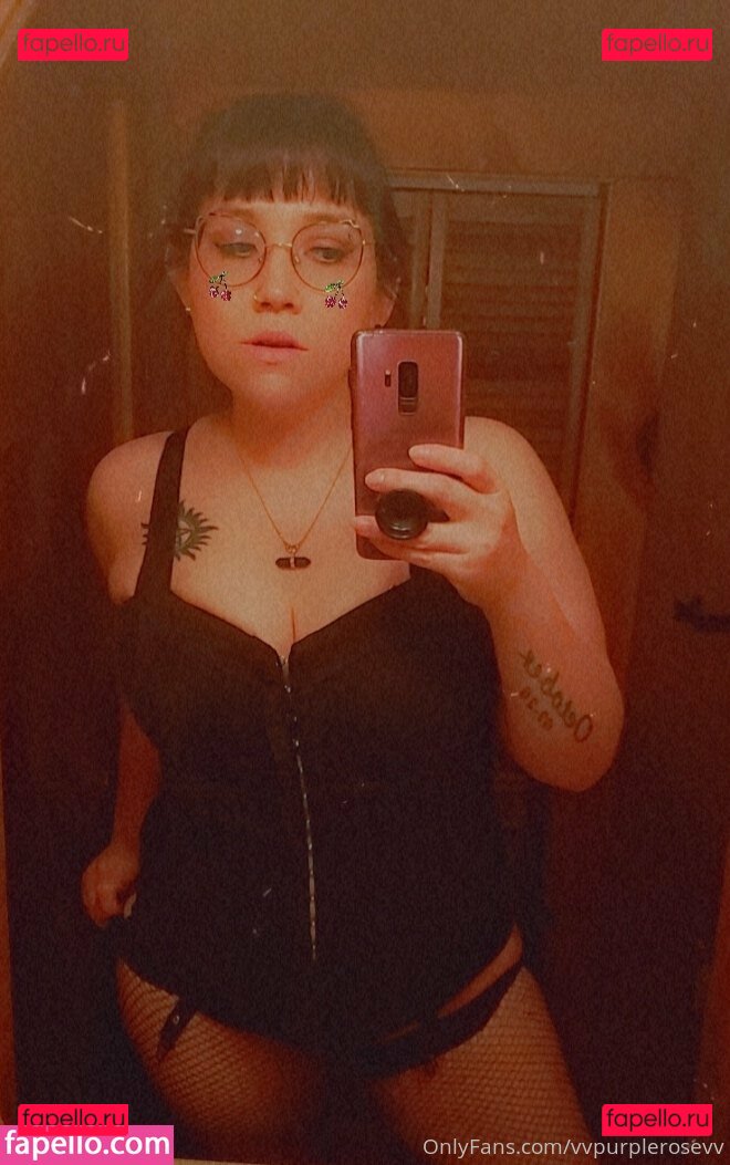 manwhosmile / vvpurplerosevv Onlyfans Photo Gallery 