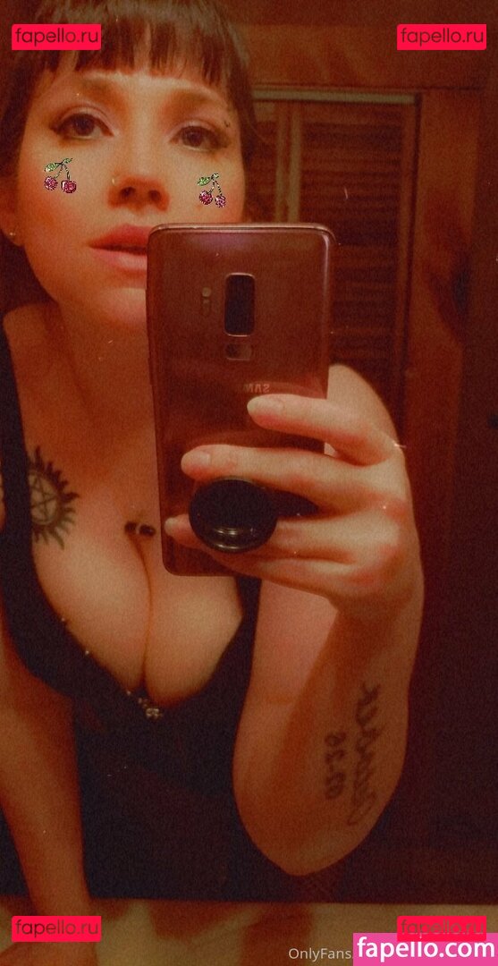 manwhosmile / vvpurplerosevv Onlyfans Photo Gallery 