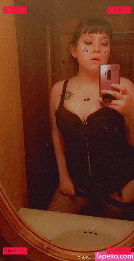 manwhosmile / vvpurplerosevv Onlyfans Photo Gallery 