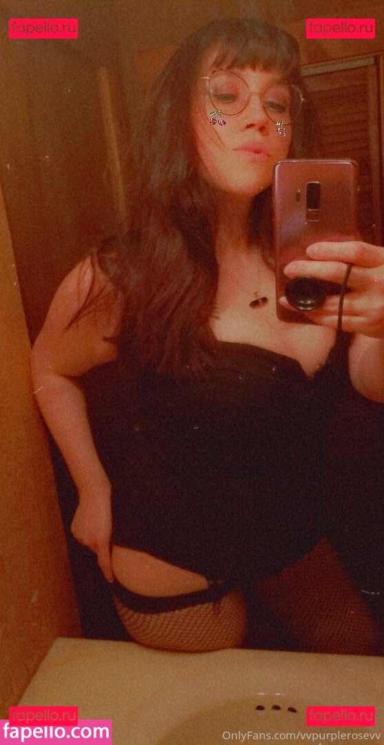 manwhosmile / vvpurplerosevv Onlyfans Photo Gallery 