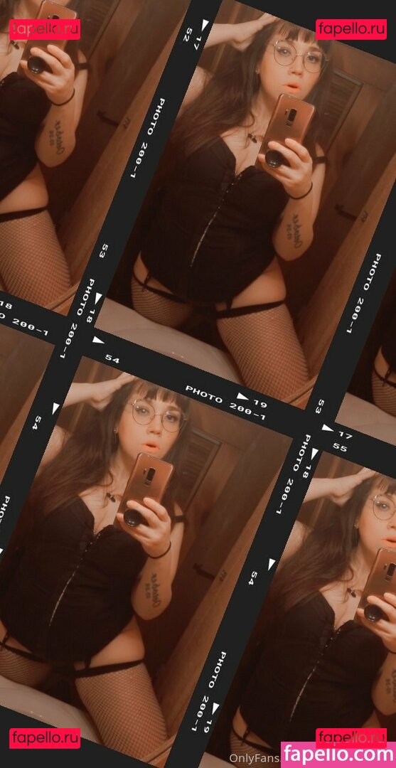 manwhosmile / vvpurplerosevv Onlyfans Photo Gallery 