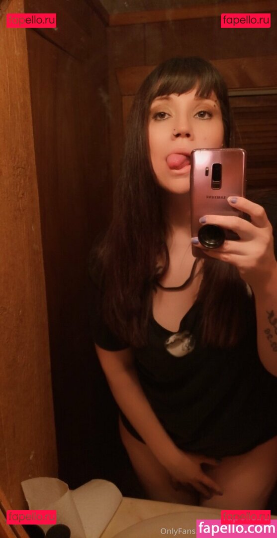 manwhosmile / vvpurplerosevv Onlyfans Photo Gallery 