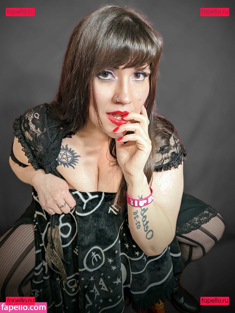 manwhosmile / vvpurplerosevv Onlyfans Photo Gallery 