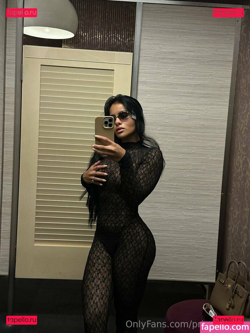 pri_aqilla / pri_aqillavip Onlyfans Photo Gallery 