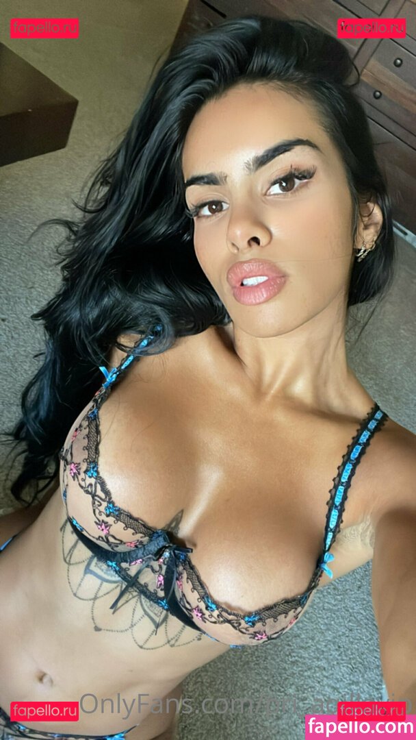 pri_aqilla / pri_aqillavip Onlyfans Photo Gallery 