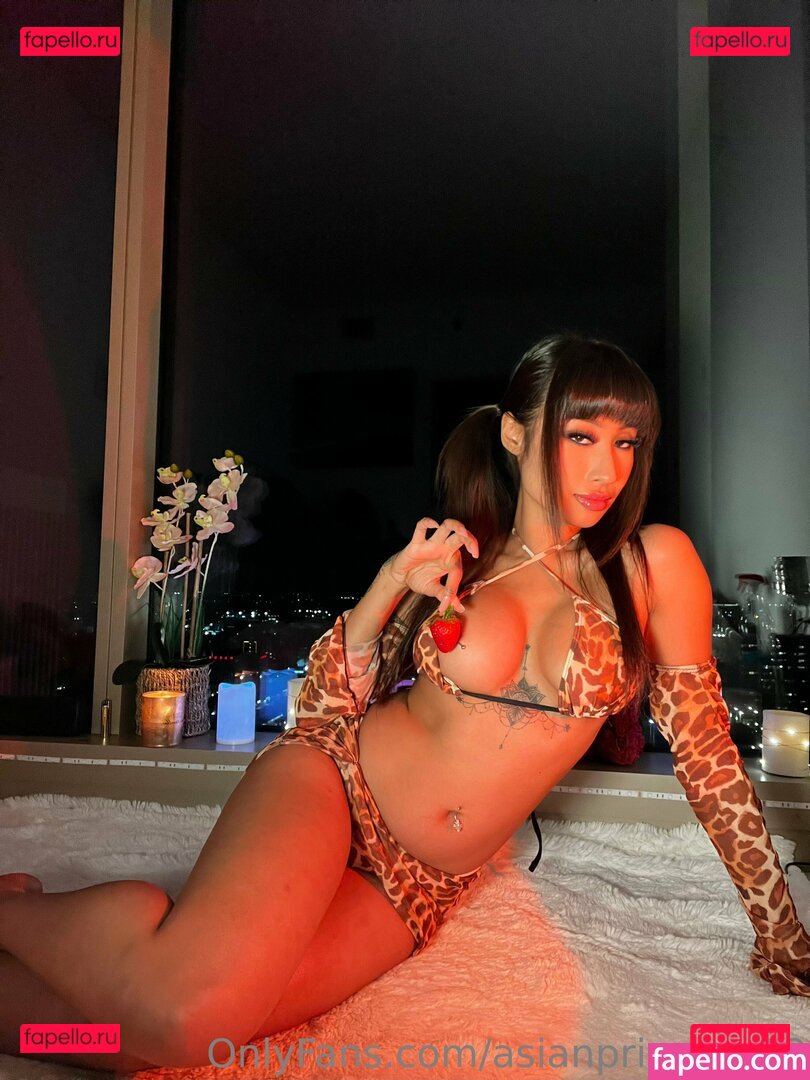Vivian_19 / asianprincess18 / vivian19 Onlyfans Photo Gallery 