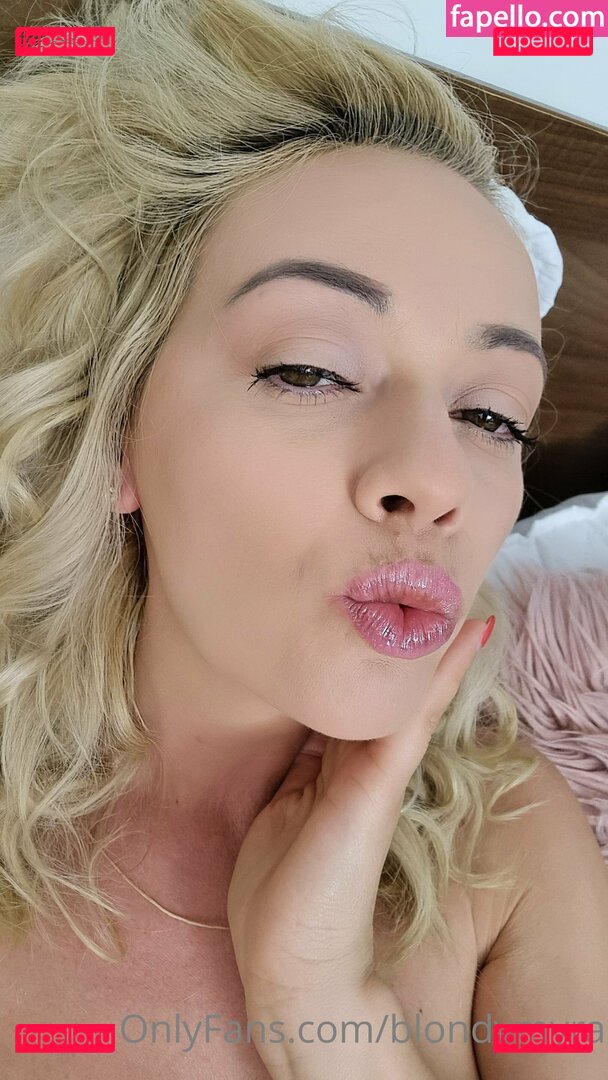 blondieofficial / blondymyra Onlyfans Photo Gallery 