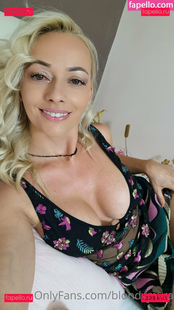 blondieofficial / blondymyra Onlyfans Photo Gallery 