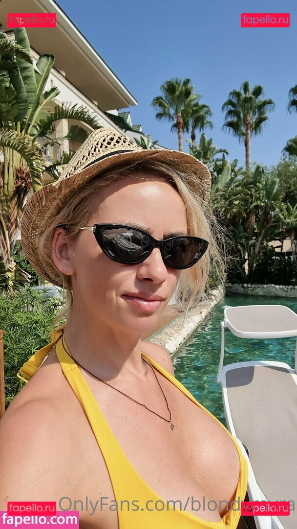 blondieofficial / blondymyra Onlyfans Photo Gallery 