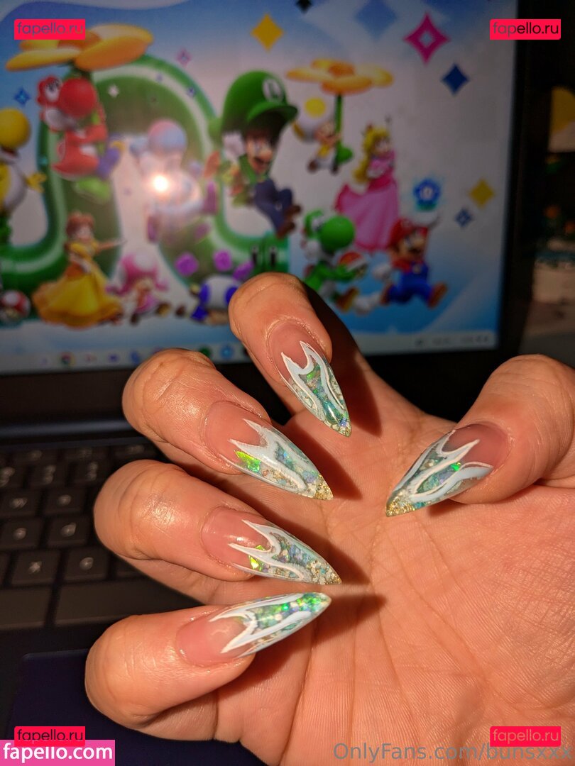 bunsxxx / x.x.xbuns Onlyfans Photo Gallery 