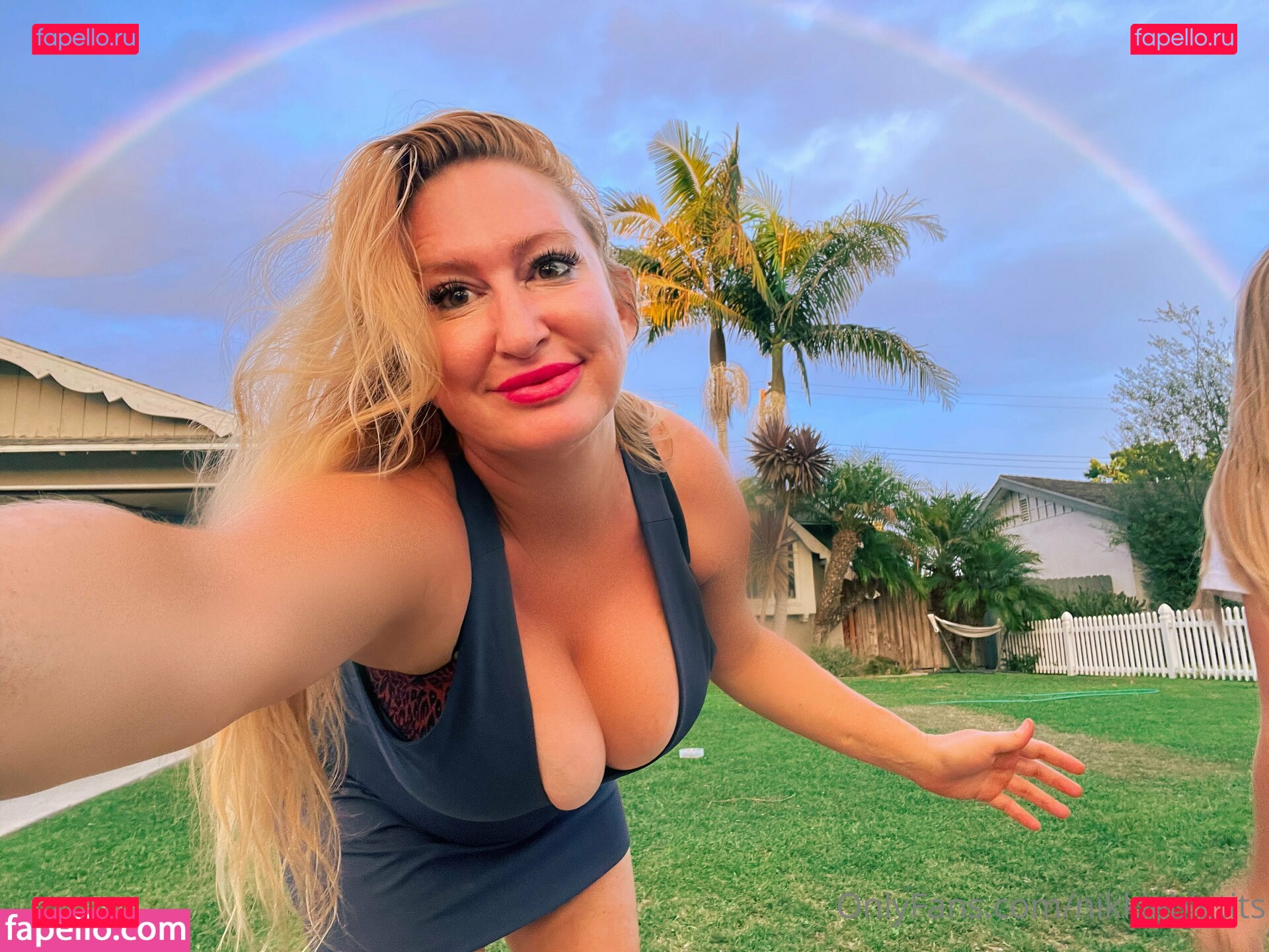https: / nikkiebigtits