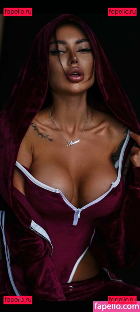 Alena Omovich / Alenaomovich / alena_omovych Onlyfans Photo Gallery 