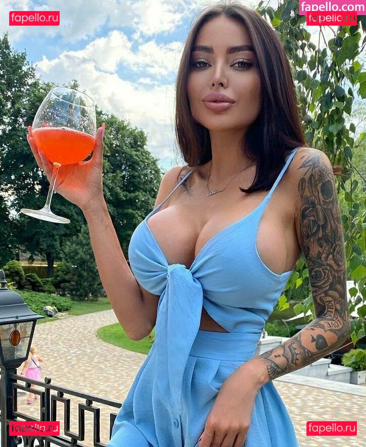 Alena Omovich / Alenaomovich / alena_omovych Onlyfans Photo Gallery 