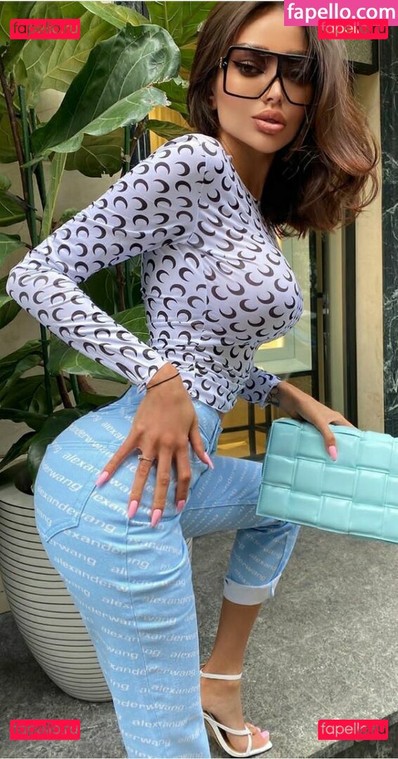 Alena Omovich / Alenaomovich / alena_omovych Onlyfans Photo Gallery 