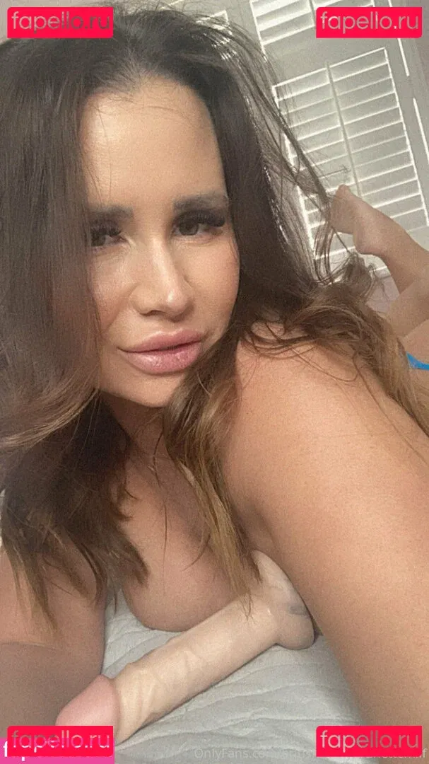 britishbustybrunettemilf Onlyfans Photo Gallery 