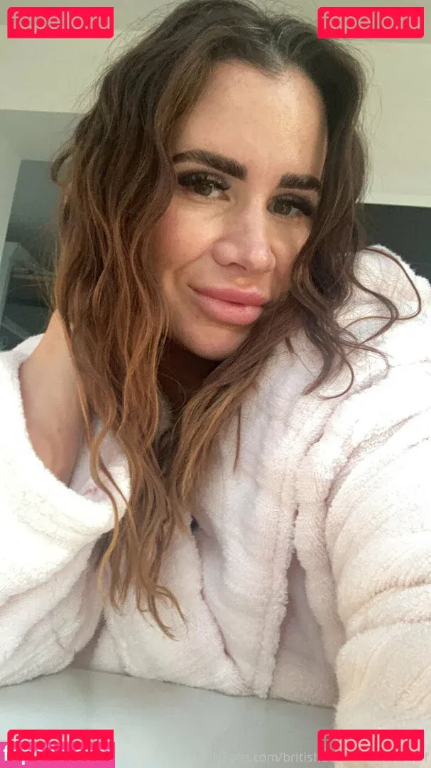 britishbustybrunettemilf Onlyfans Photo Gallery 