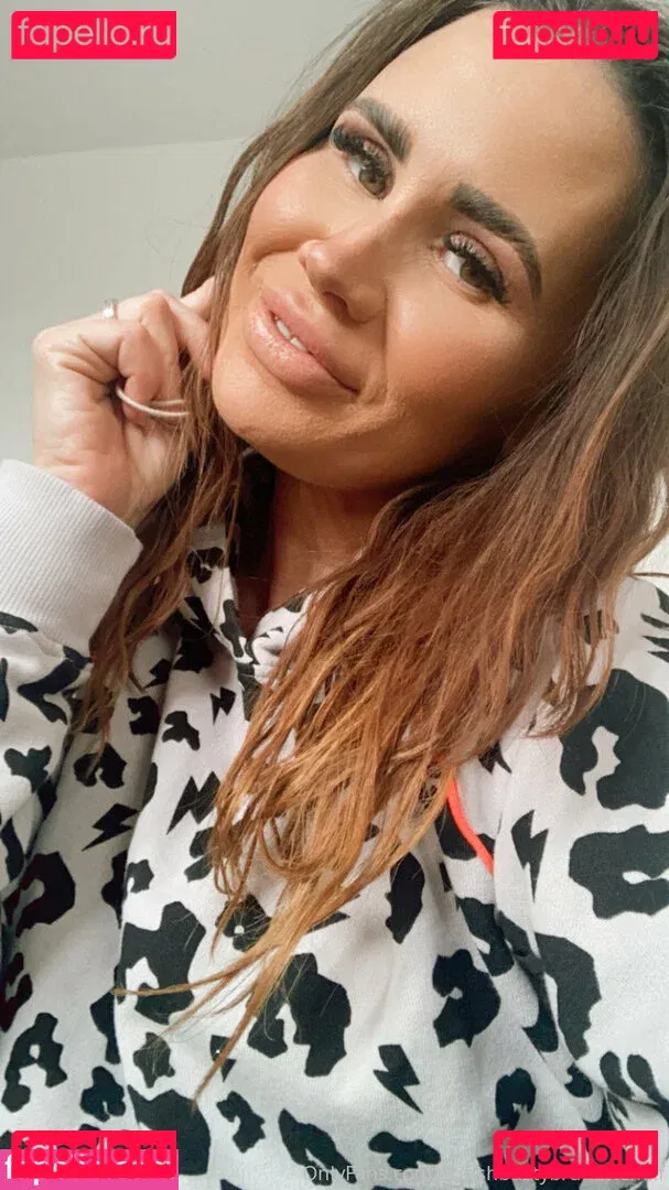 britishbustybrunettemilf Onlyfans Photo Gallery 