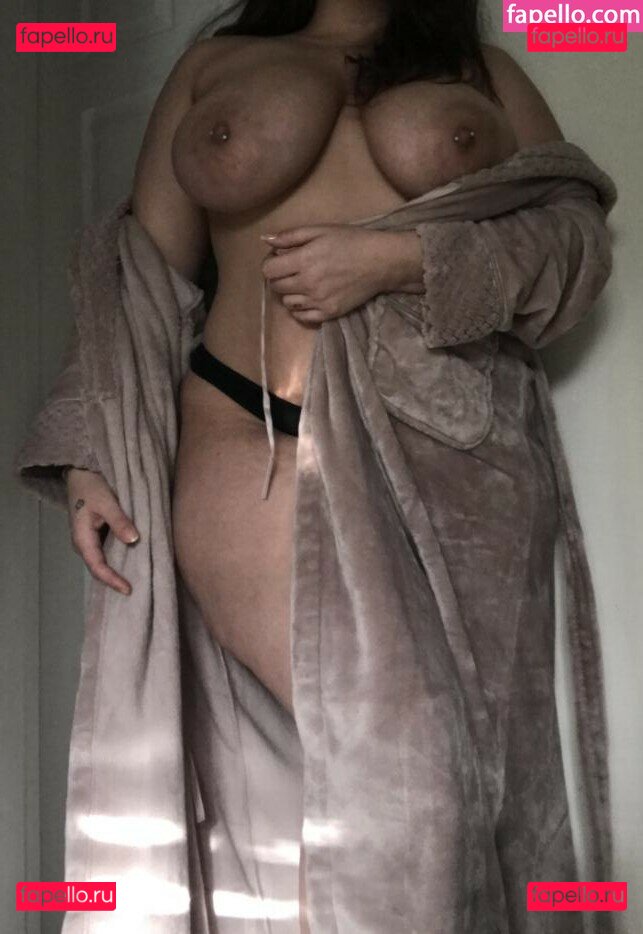 Katie Cummings / captainkcx Onlyfans Photo Gallery 