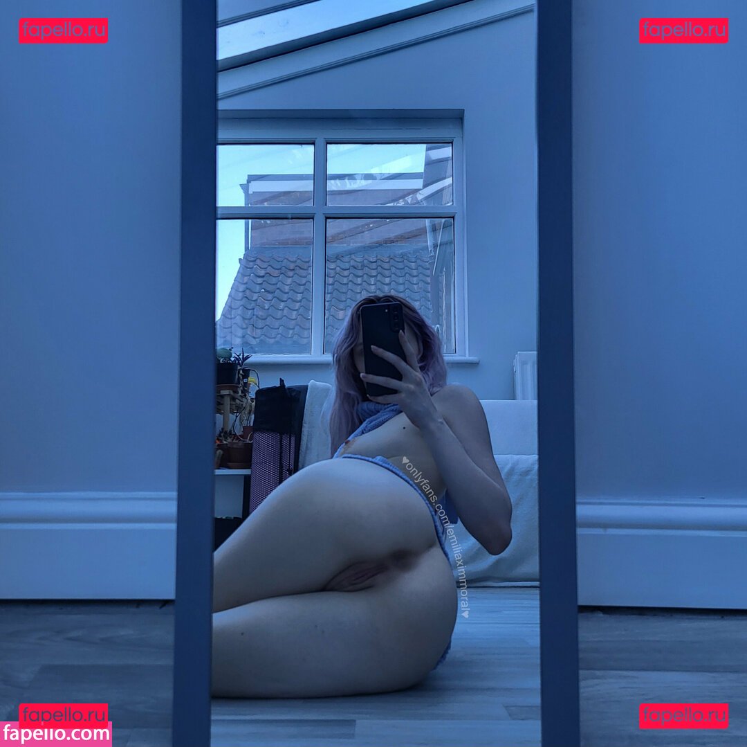 emiliaximmoral / seemarie98 Onlyfans Photo Gallery 