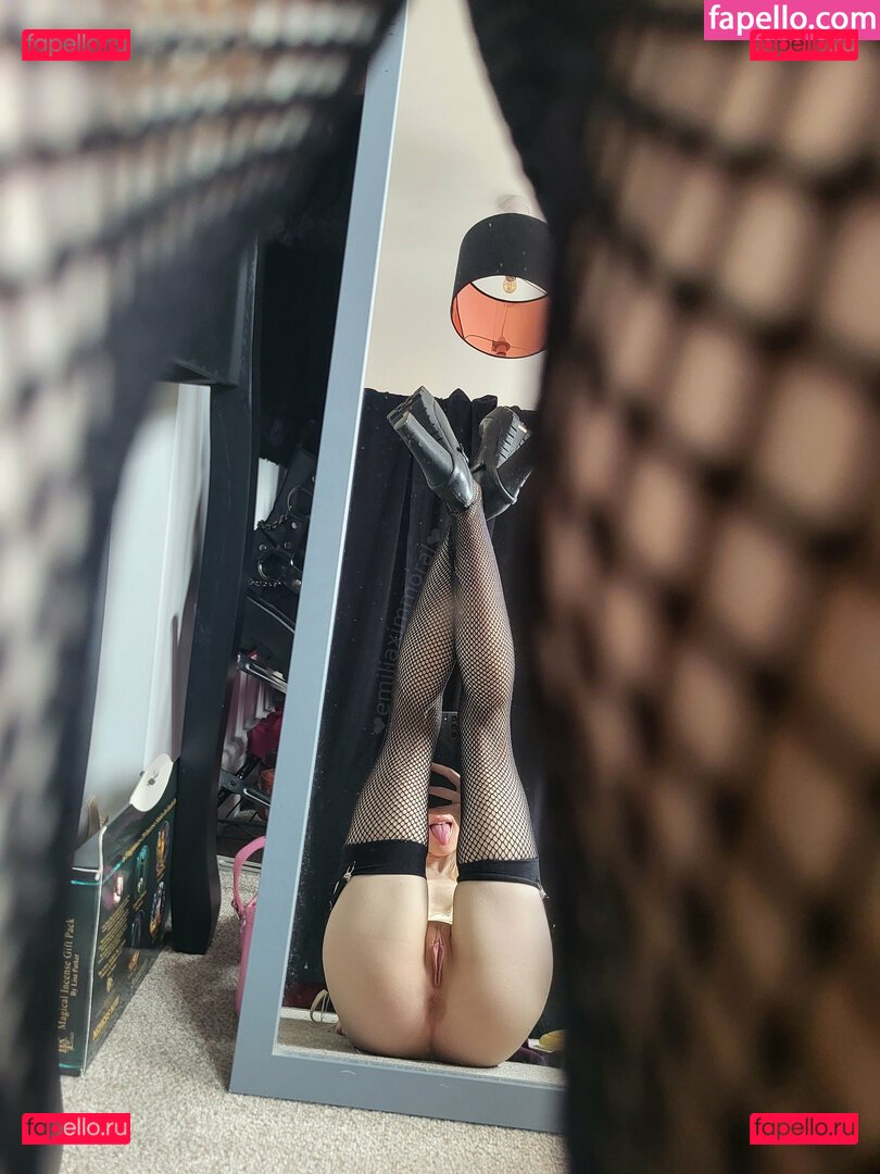 emiliaximmoral / seemarie98 Onlyfans Photo Gallery 