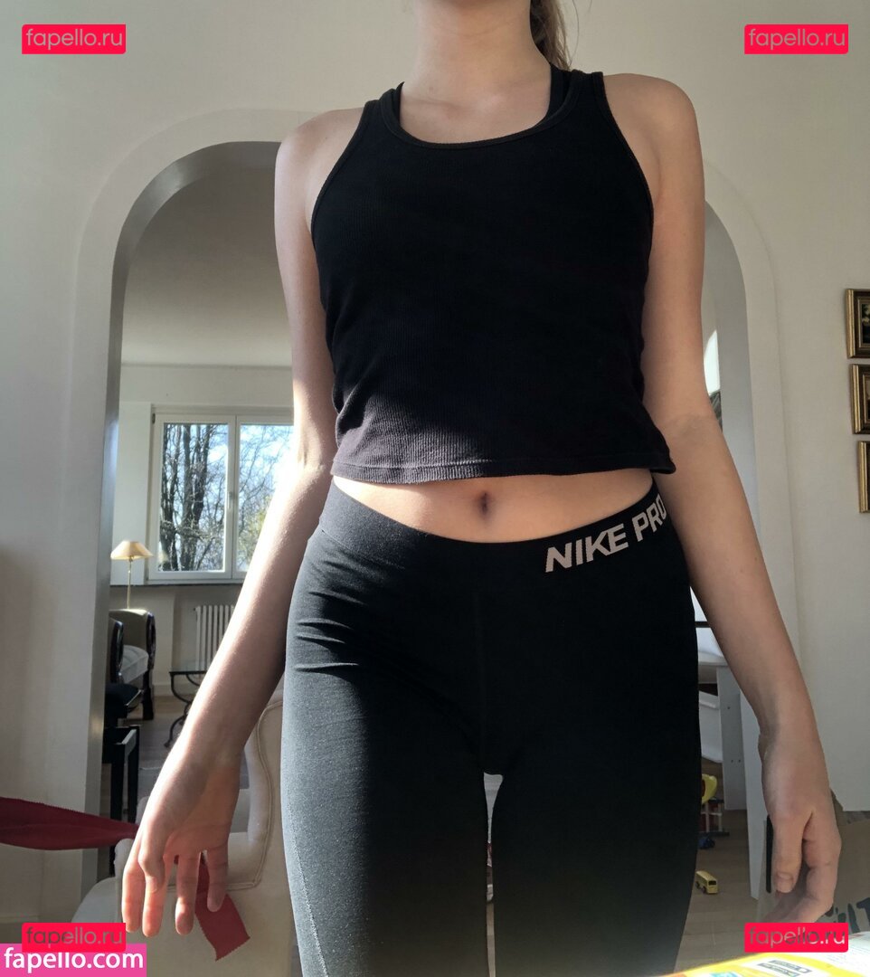 Nadine Jade / nadinejadeproductions / sydneysweety18 Onlyfans Photo Gallery 