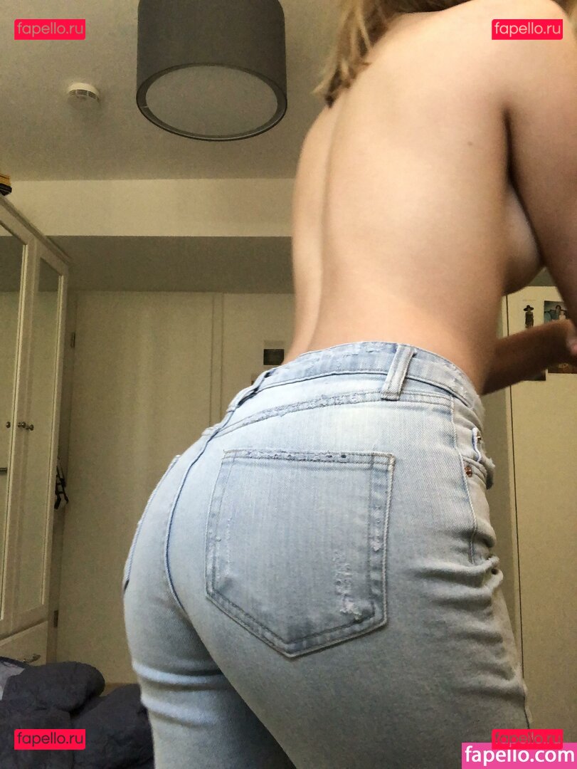 Nadine Jade / nadinejadeproductions / sydneysweety18 Onlyfans Photo Gallery 