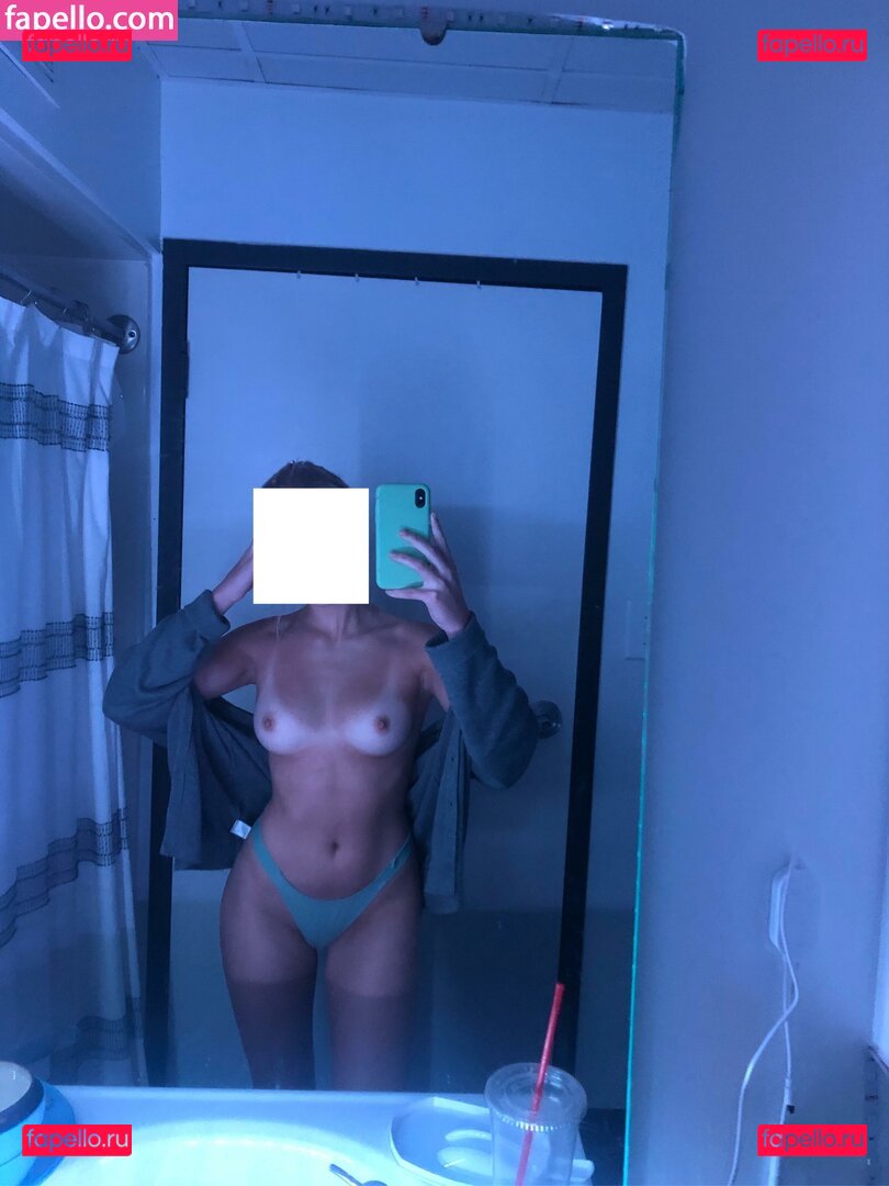 Nadine Jade / nadinejadeproductions / sydneysweety18 Onlyfans Photo Gallery 