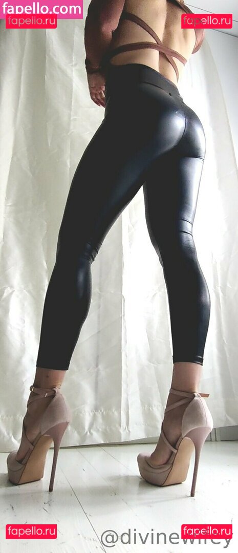 divinewifeyfree / livinglifefree__ Onlyfans Photo Gallery 