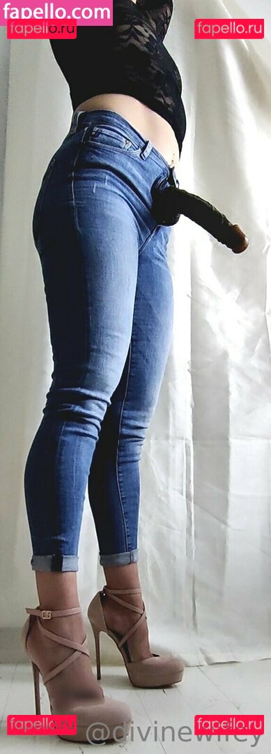 divinewifeyfree / livinglifefree__ Onlyfans Photo Gallery 