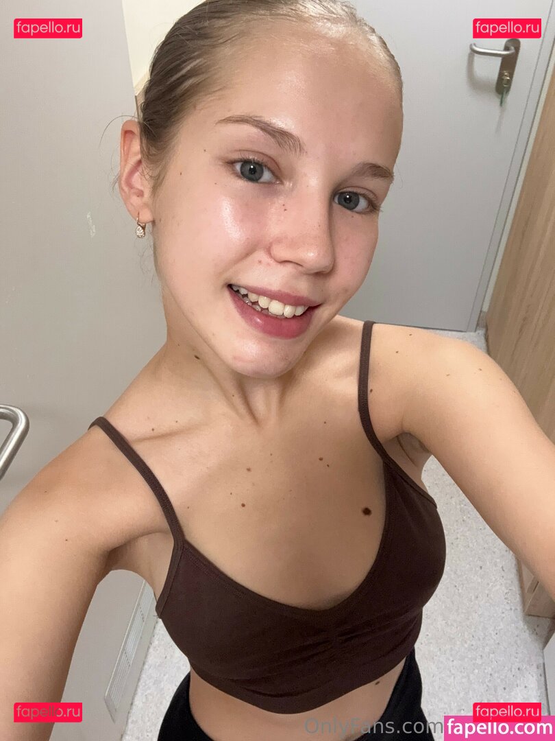 Minikriss / Minikrisss Onlyfans Photo Gallery 