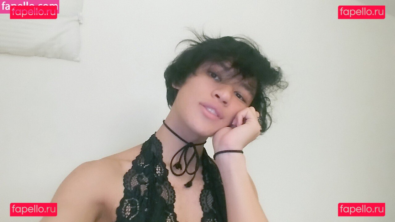 creamisonline / deathloom / deathlooming / doomergirlfriend / kira Onlyfans Photo Gallery 