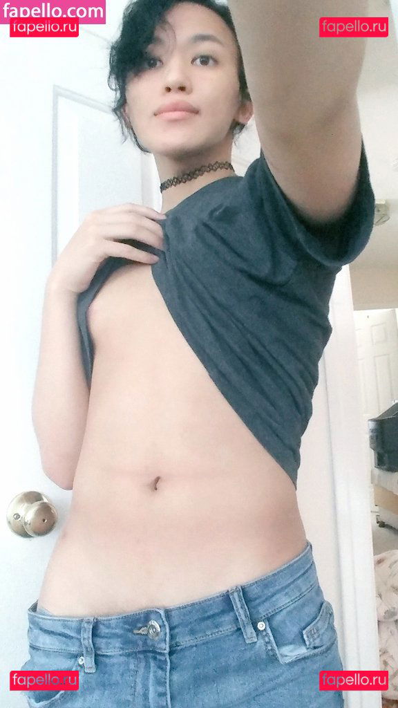 creamisonline / deathloom / deathlooming / doomergirlfriend / kira Onlyfans Photo Gallery 