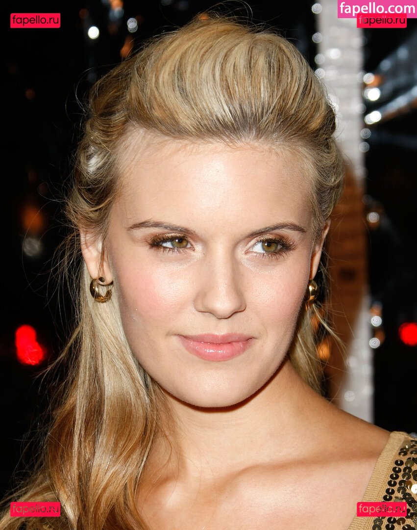Maggie Grace / maggie.grace / maggiieegrace / magnussengrace Onlyfans Photo Gallery 