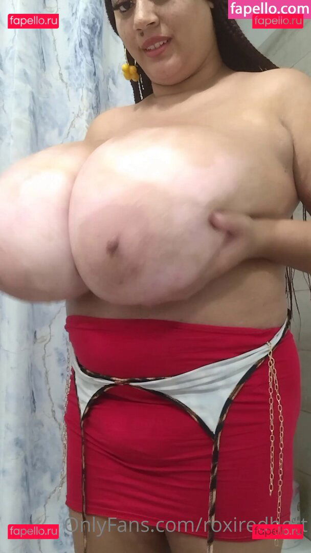 Roxi Red / roxiredhott Onlyfans Photo Gallery 