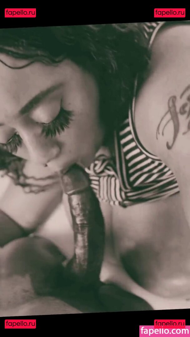 Roxi Red / roxiredhott Onlyfans Photo Gallery 