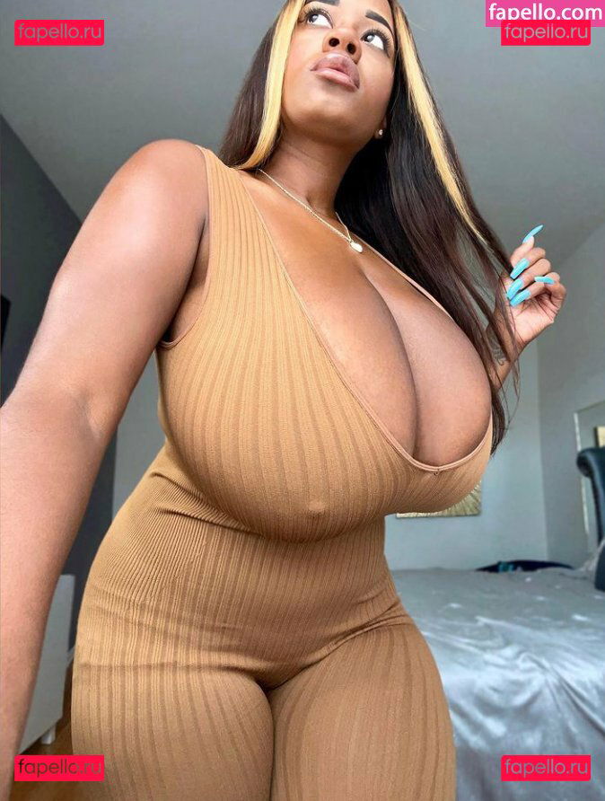 Paperp / Yanithebbody1 / yani.the.body / yanithebody1 Onlyfans Photo Gallery 