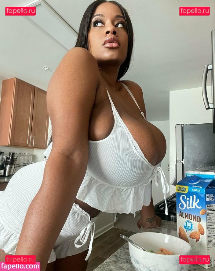 Paperp / Yanithebbody1 / yani.the.body / yanithebody1 Onlyfans Photo Gallery 