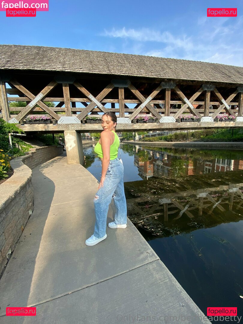 bedheadbetty / molla_gator_ Onlyfans Photo Gallery 