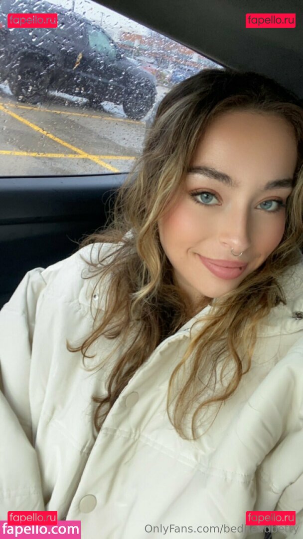 bedheadbetty / molla_gator_ Onlyfans Photo Gallery 