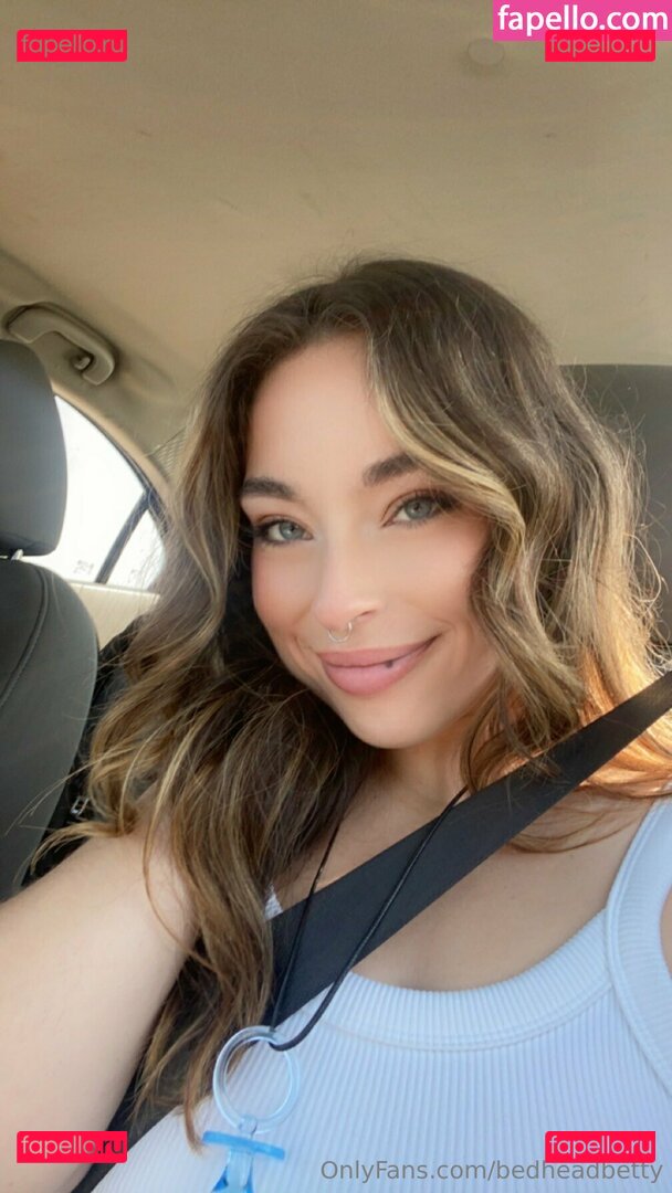 bedheadbetty / molla_gator_ Onlyfans Photo Gallery 