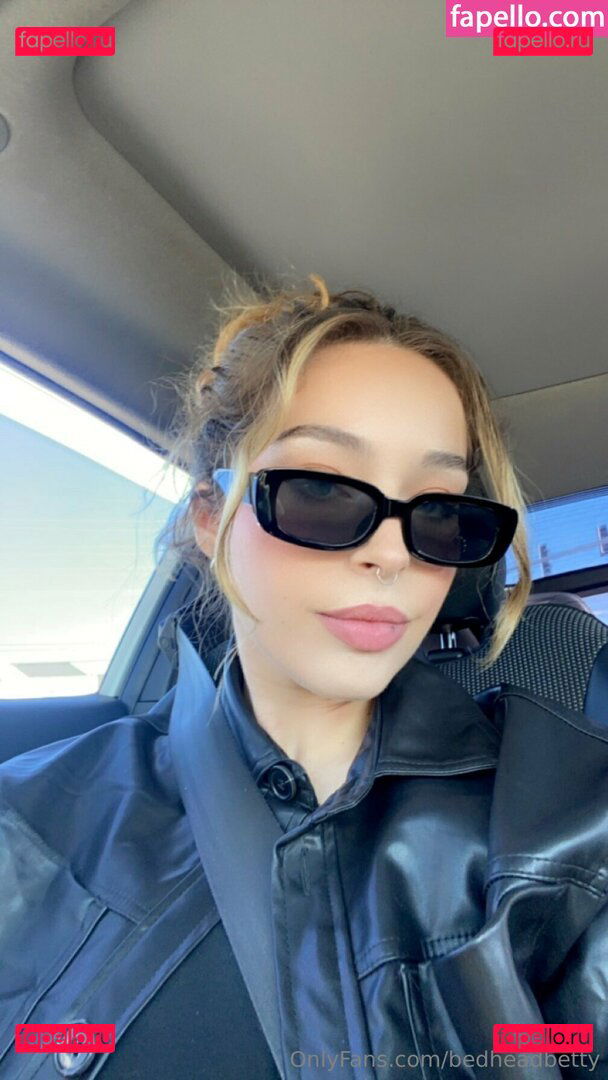 bedheadbetty / molla_gator_ Onlyfans Photo Gallery 