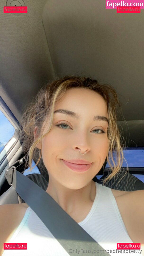 bedheadbetty / molla_gator_ Onlyfans Photo Gallery 