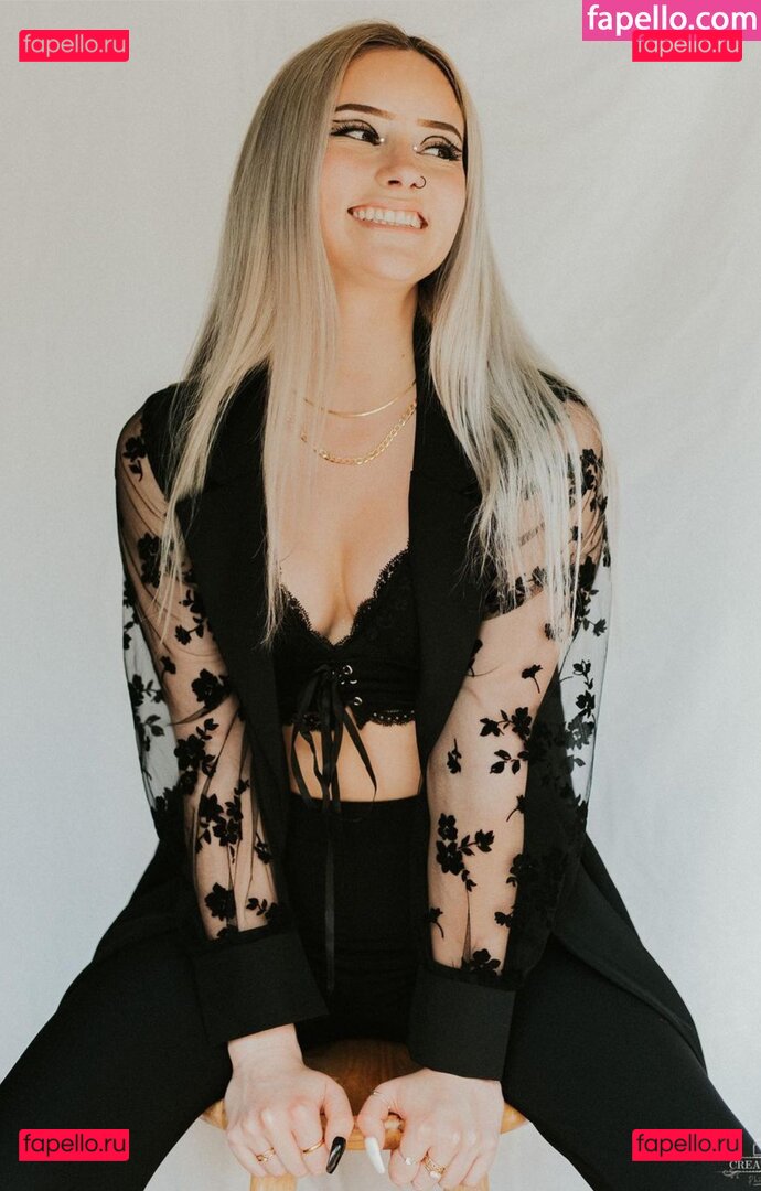 Megan Elizabeth / Megann_eliizabeth Onlyfans Photo Gallery 